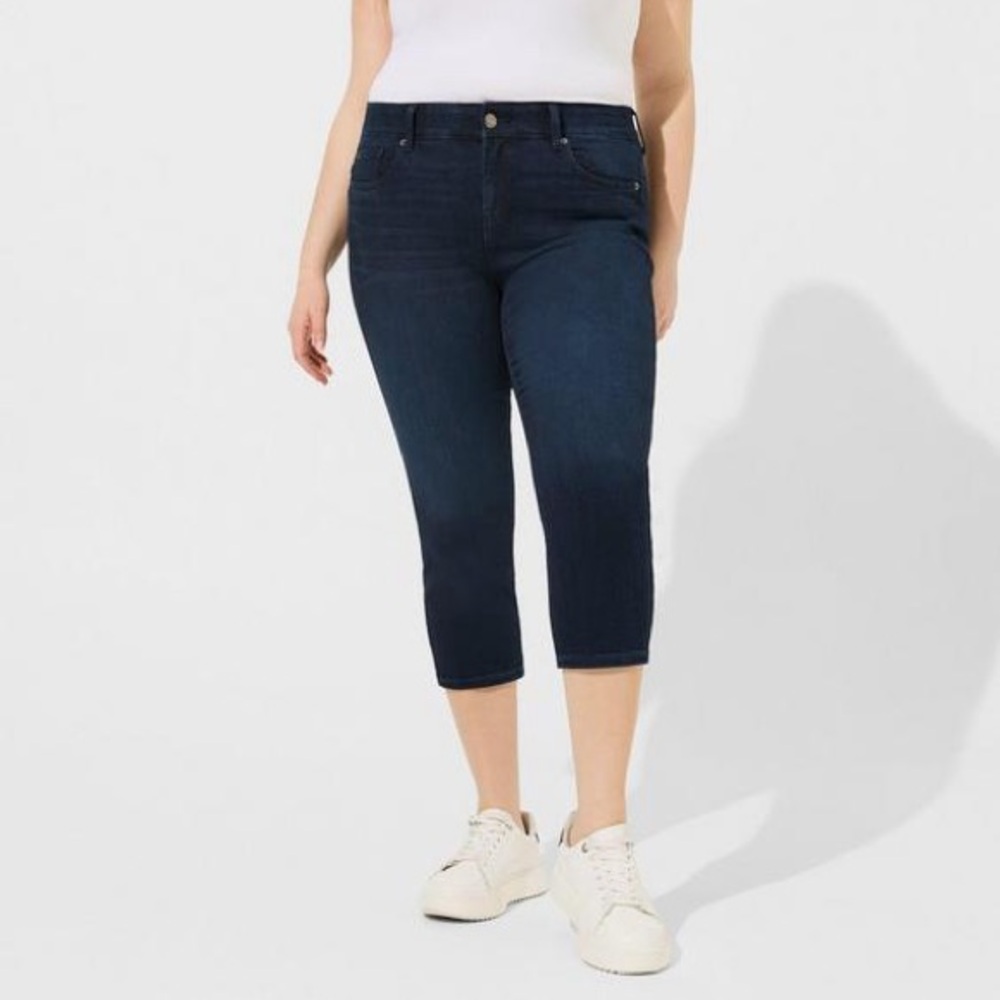 NWT Torrid Crop Bombshell Skinny Premium Stretch - Picture 2 of 10